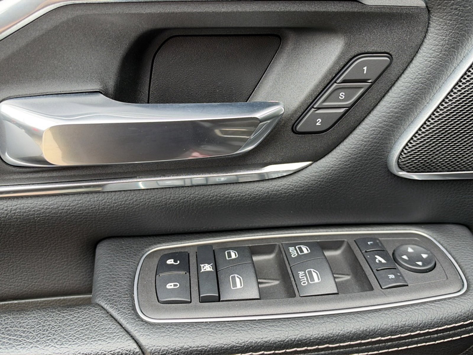 Used 2023 RAM 1500 Laramie AWD/4WD image 18