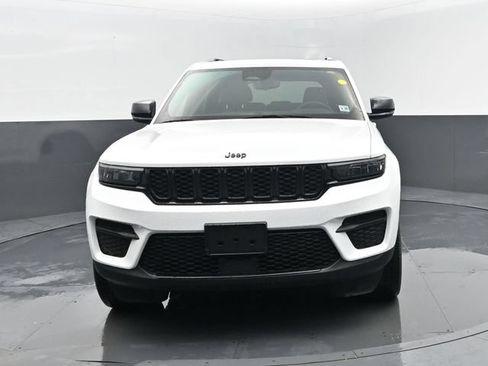 Used 2023 Jeep Grand Cherokee Altitude AWD/4WD image 24