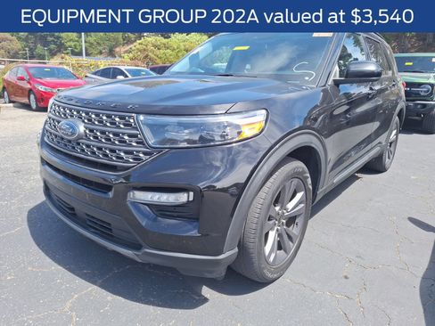 Used 2022 Ford Explorer XLT w/ Equipment Group 202A RWD image 4