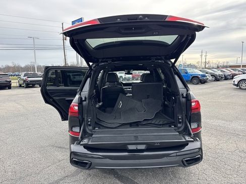 Used 2022 BMW X7 M50i image 12