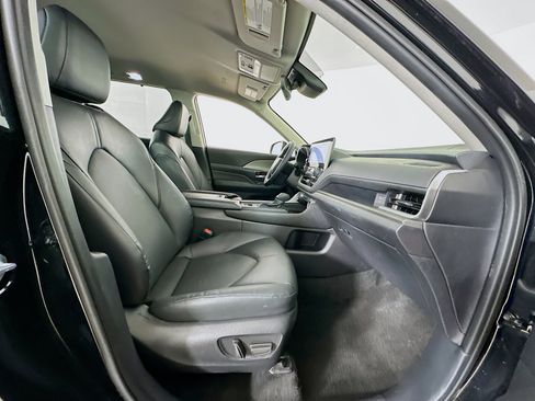 Used 2025 Toyota Grand Highlander AWD image 32