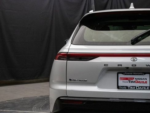 Used 2025 Toyota Crown Signia image 12