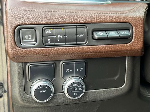 Used 2021 GMC Yukon Denali image 32