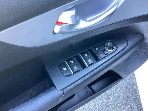 Used 2023 Kia Forte LXS w/ LXS Technology Package FWD image 12