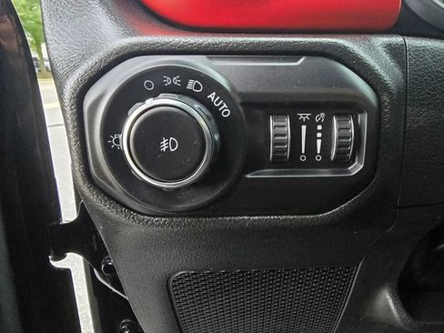 Used 2022 Jeep Wrangler Unlimited Rubicon AWD/4WD image 10