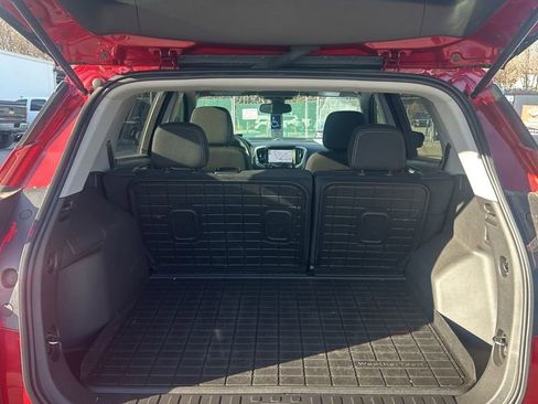 Used 2024 GMC Terrain SLE w/ Driver Convenience Package image 13