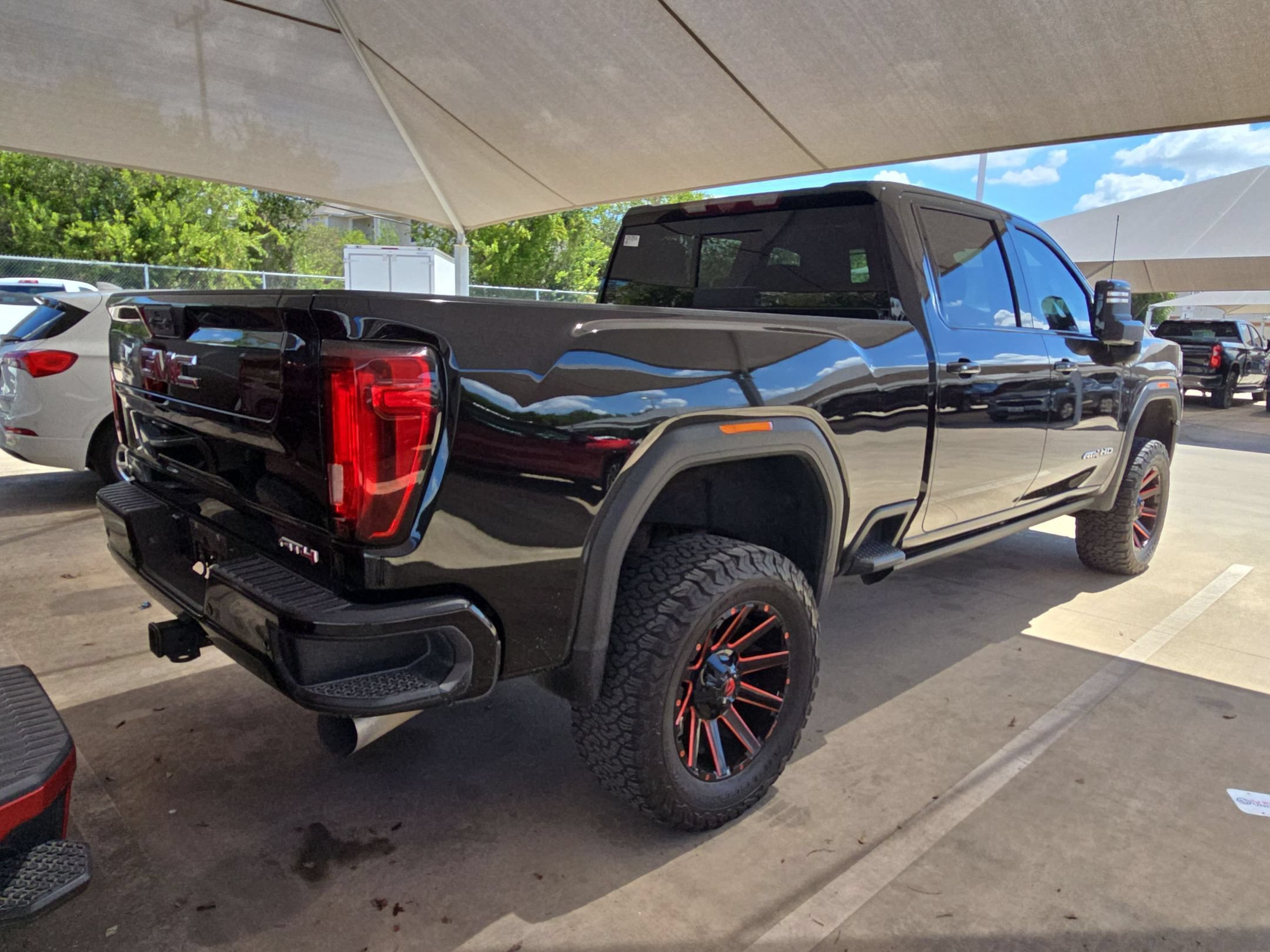 Used 2021 GMC Sierra 2500 AT4 w/ AT4 Premium Plus Package AWD/4WD image 6