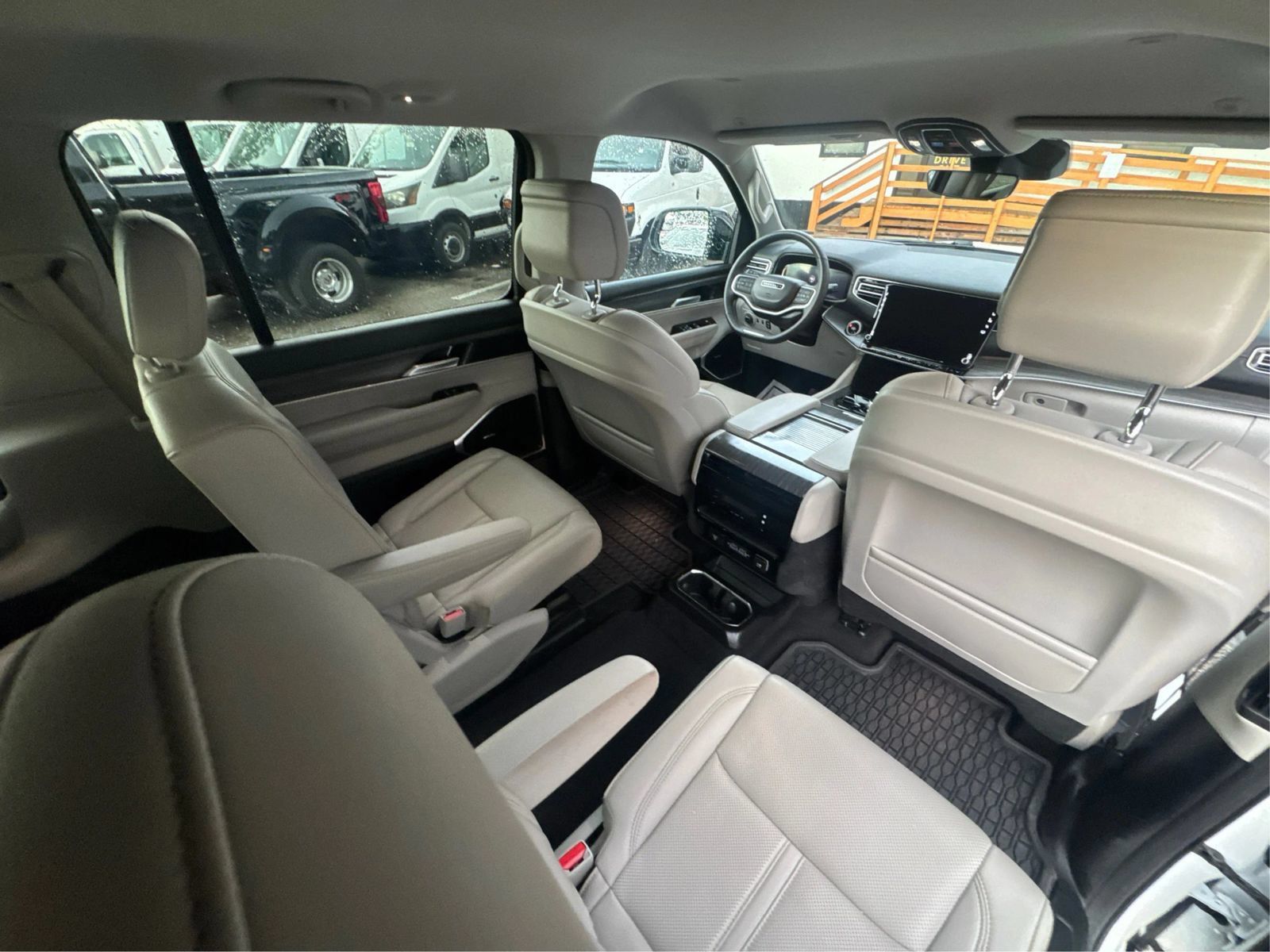 Used 2024 Jeep Wagoneer Series III AWD/4WD image 27