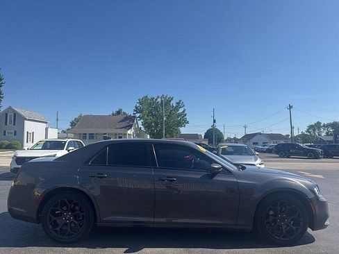 Used 2019 Chrysler 300 S RWD image 4