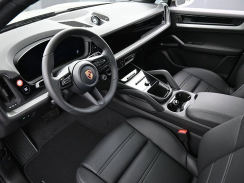 New 2026 Porsche Cayenne Coupe image 4