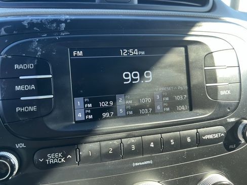 Used 2017 Kia Soul image 23