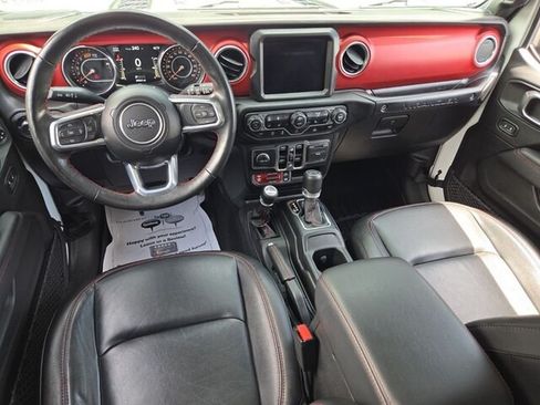 Used 2023 Jeep Wrangler Unlimited Rubicon w/ Cold Weather Group AWD/4WD image 11
