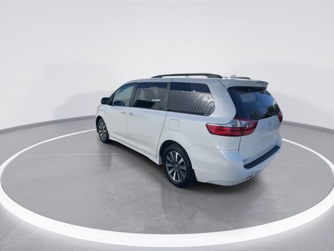 Used 2020 Toyota Sienna XLE w/ XLE Navigation Package AWD/4WD image 14