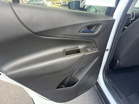 Used 2023 Chevrolet Equinox LT FWD image 9