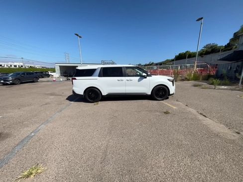 Used 2026 Kia Carnival FWD image 15