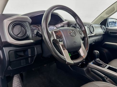 Used 2017 Toyota Tacoma SR5 w/ SR5 Appearance Package (SM) RWD image 20