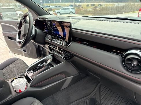 Used 2024 Chevrolet Colorado Z71 w/ Z71 Convenience Package 2 image 36