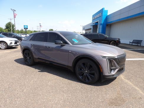 Used 2024 Cadillac Lyriq Sport w/ Nappa Leather Package AWD/4WD image 3