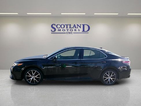 Used 2024 Toyota Camry SE image 1