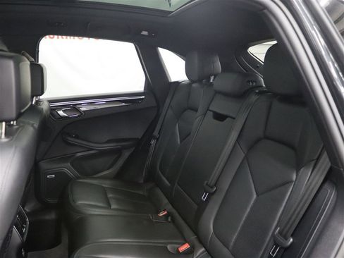 Used 2022 Porsche Macan AWD/4WD image 20