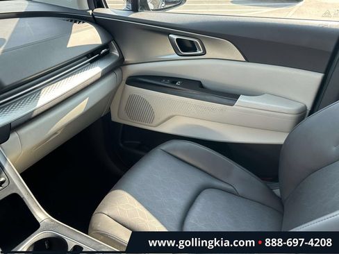 Certified 2024 Kia Carnival LX FWD image 30