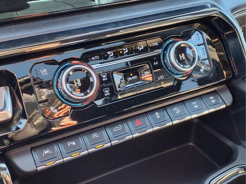 Used 2024 GMC Sierra 1500 AT4X image 12