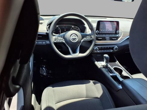Used 2024 Nissan Altima 2.5 SV FWD image 4