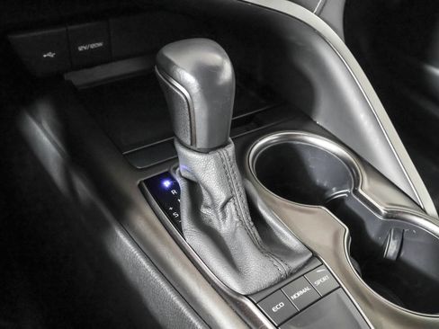 Used 2022 Toyota Camry SE FWD image 30