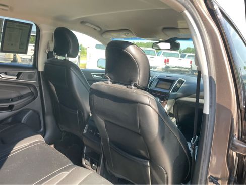 Used 2019 Ford Edge Titanium FWD image 24