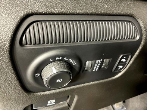 Used 2022 Jeep Wagoneer Series II AWD/4WD image 38