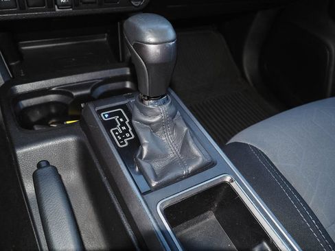 Used 2023 Toyota Tacoma TRD Off-Road w/ Technology Package AWD/4WD image 13