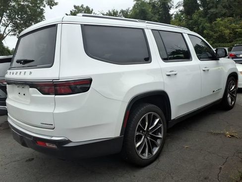 Used 2022 Jeep Wagoneer Series III w/ Premium Group I AWD/4WD image 2