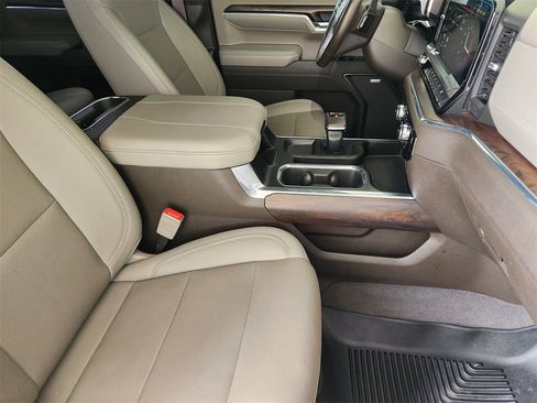 Used 2023 GMC Sierra 1500 SLT image 13