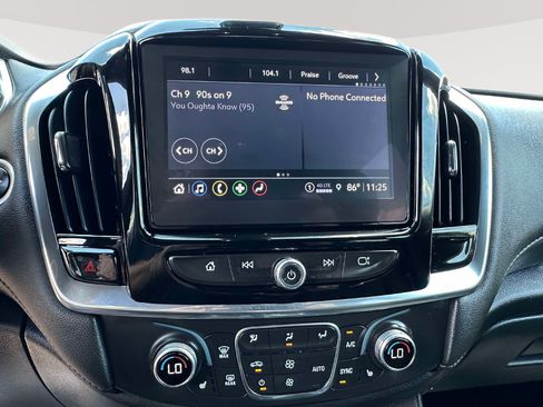 Used 2023 Chevrolet Traverse LT FWD image 8