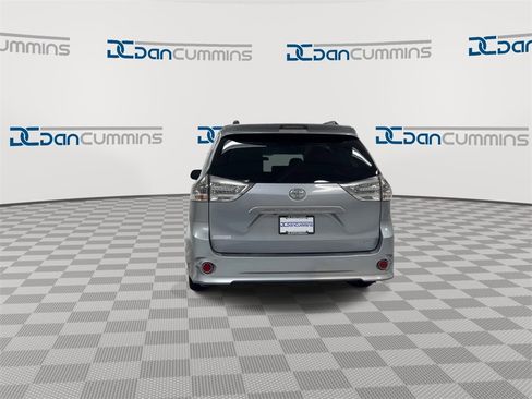 Used 2011 Toyota Sienna SE image 7