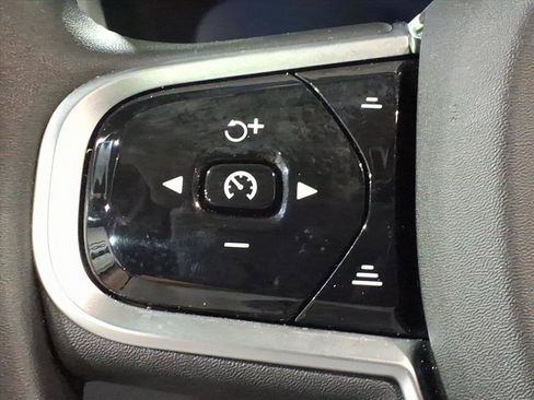 Used 2025 Volvo XC60 B5 Plus image 19