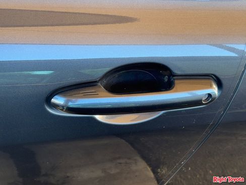 Used 2024 Toyota Crown Limited image 10