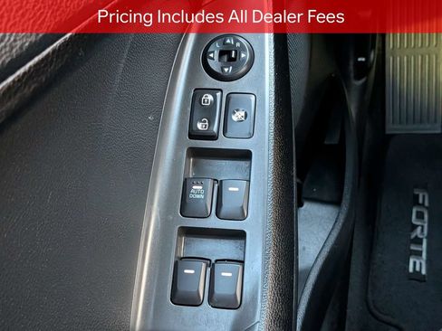 Used 2017 Kia Forte LX FWD image 21