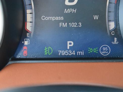 Used 2018 Maserati Levante GranLusso AWD/4WD image 31