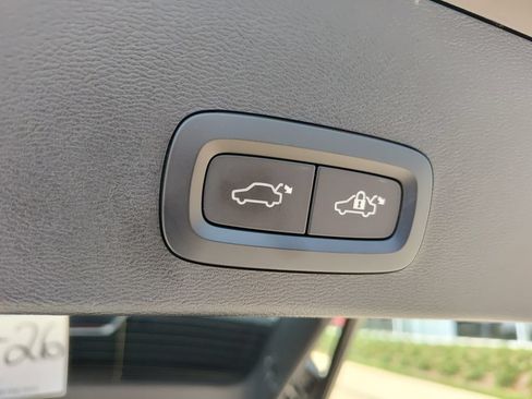 Used 2025 Volvo XC40 B5 Plus AWD/4WD image 10