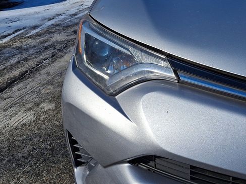 Used 2017 Toyota RAV4 LE AWD/4WD image 10