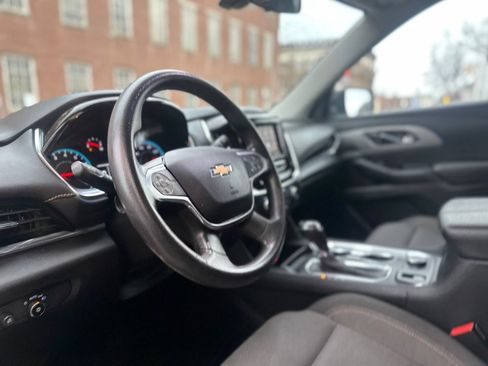 Used 2020 Chevrolet Traverse LS image 27