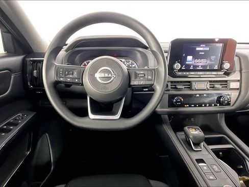 Used 2025 Nissan Pathfinder S image 7