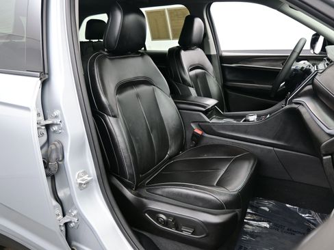 Used 2024 Jeep Grand Cherokee Limited image 14