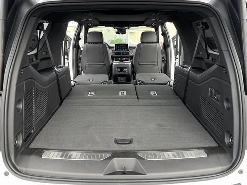 Used 2024 Chevrolet Suburban High Country image 14