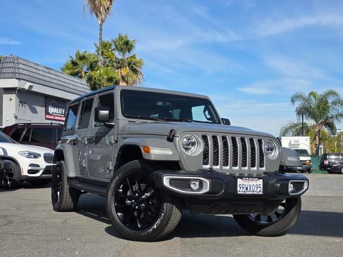 Used 2021 Jeep Wrangler Unlimited Sahara image 2
