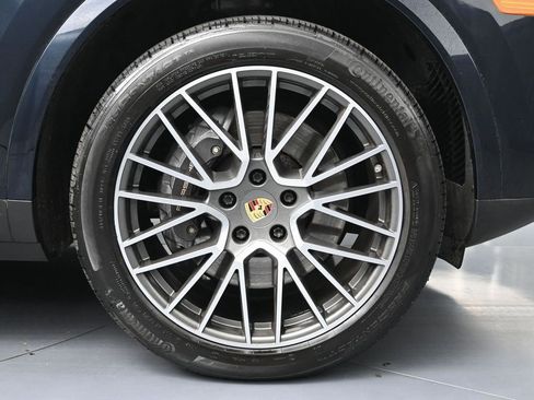 Used 2023 Porsche Cayenne Platinum Edition image 14