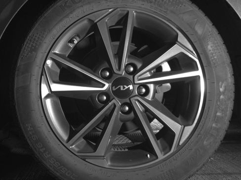Used 2024 Kia Forte LXS FWD image 23