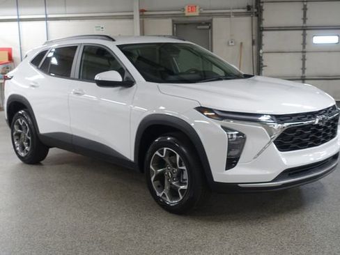 New 2026 Chevrolet Trax LT w/ LT Convenience Package FWD image 1