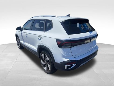 Used 2025 Volkswagen Taos SE AWD/4WD image 6